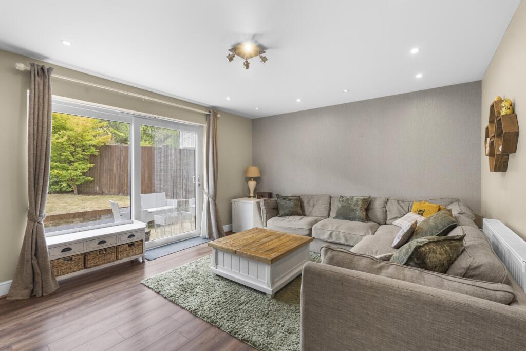 Cherry Gardens, Sawbridgeworth, Hertfordshire, CM21 photo 3