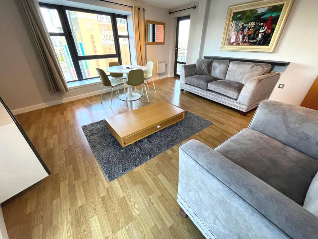 Apartment in Newcastle upon Tyne - View 4
