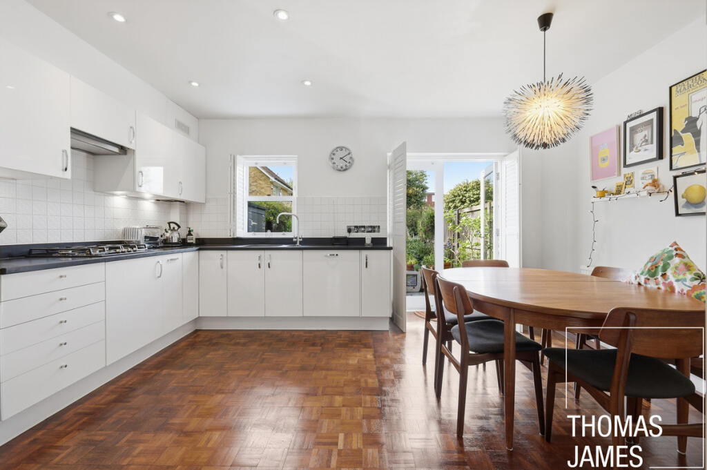 House in London, Winchmore Hill, Southgate - More