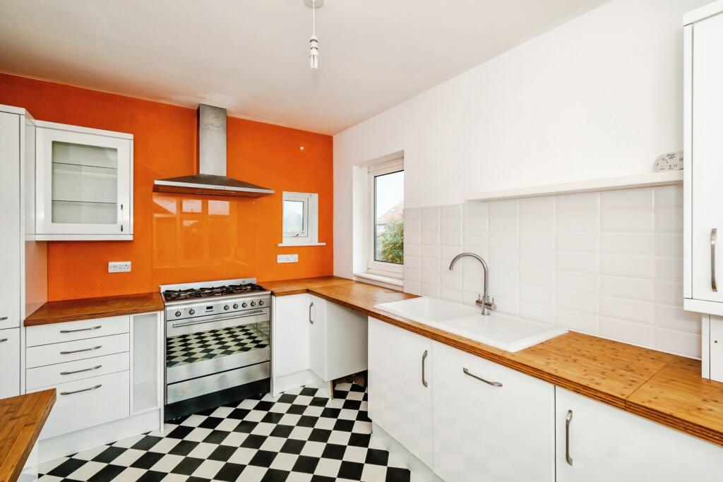 Apartment in Worthing, West Sussex - More