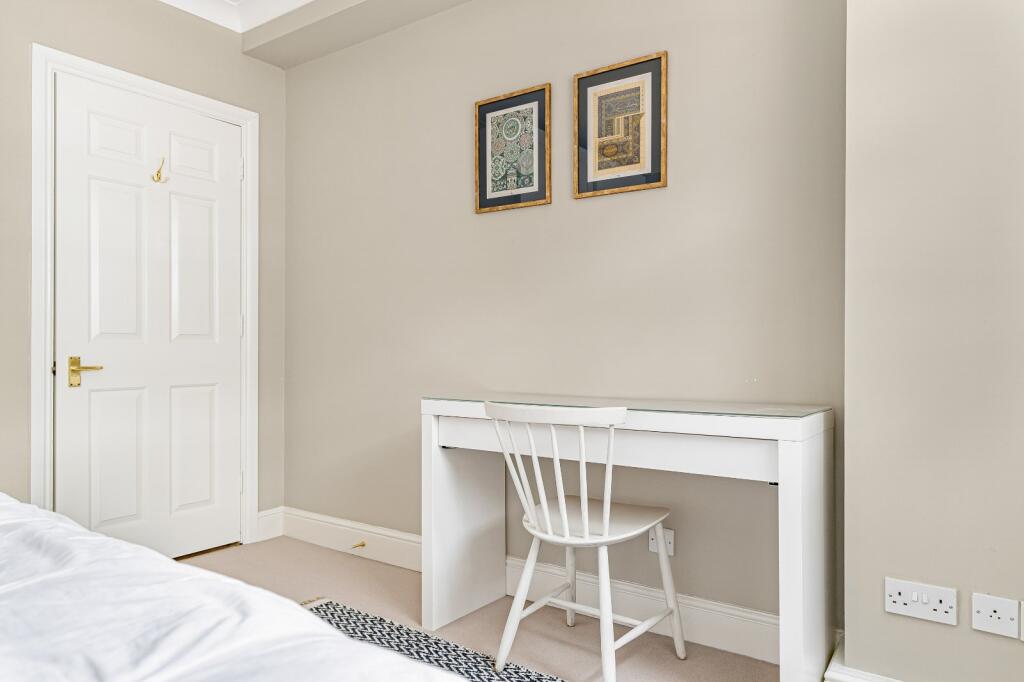 Apartment in London - View 5