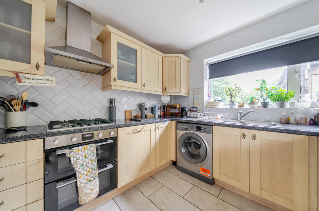 House in Chislehurst, Belmont - More