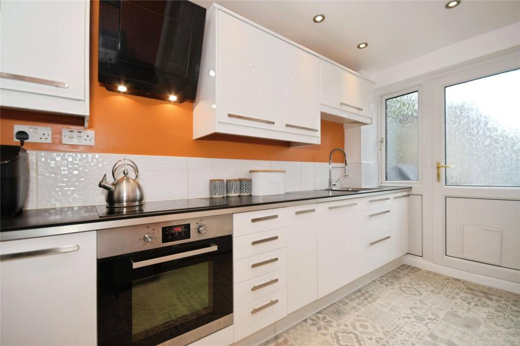 Hambleton Avenue, North Wingfield, Chesterfield, Derbyshire, S42 photo 2