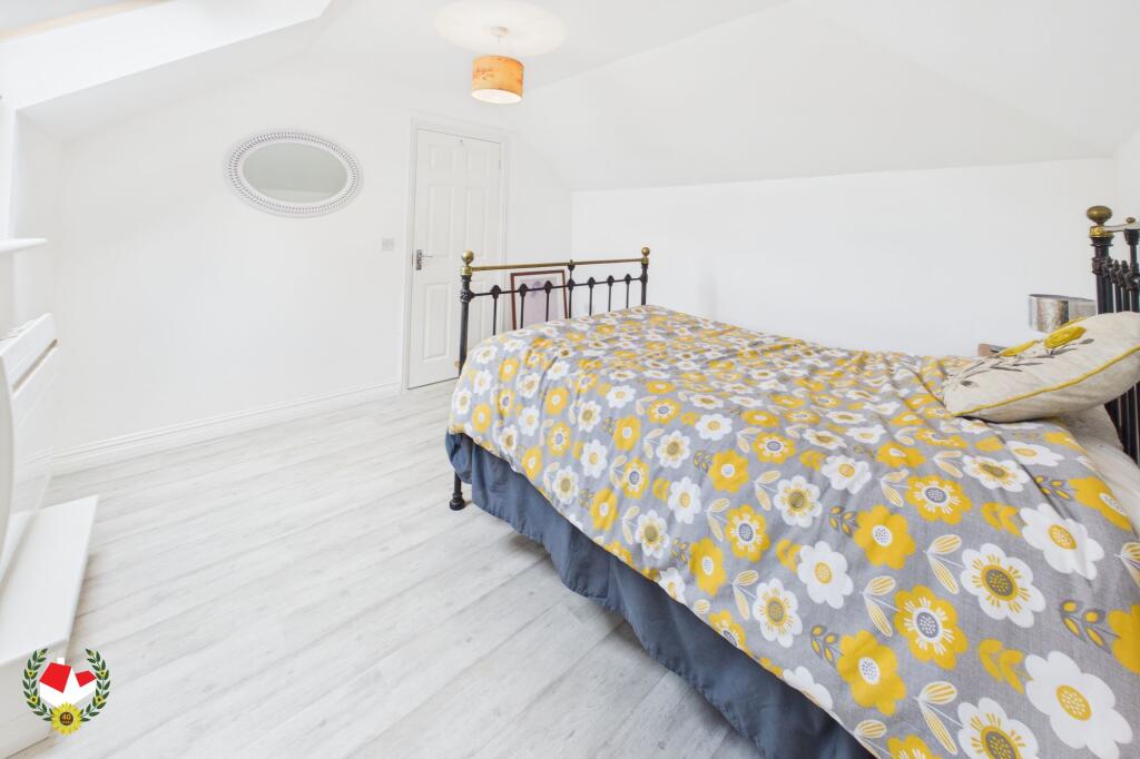 House in Gloucester, Gloucestershire - More