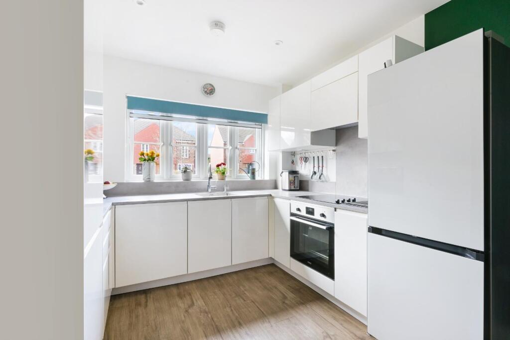 House in Reigate and Banstead, Nork - View 3