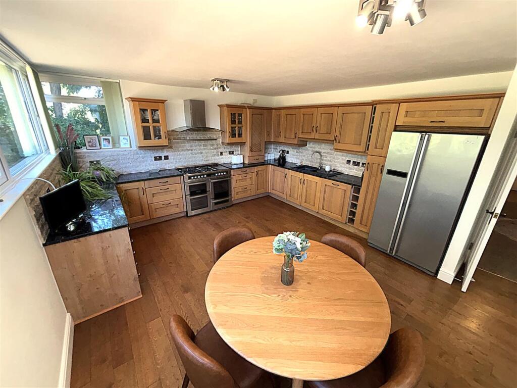 Apartment in Bromley - View 2