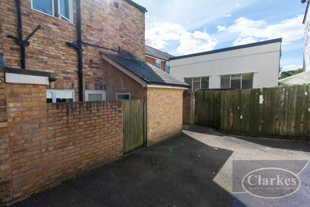 Apartment in Bournemouth, Winton - More
