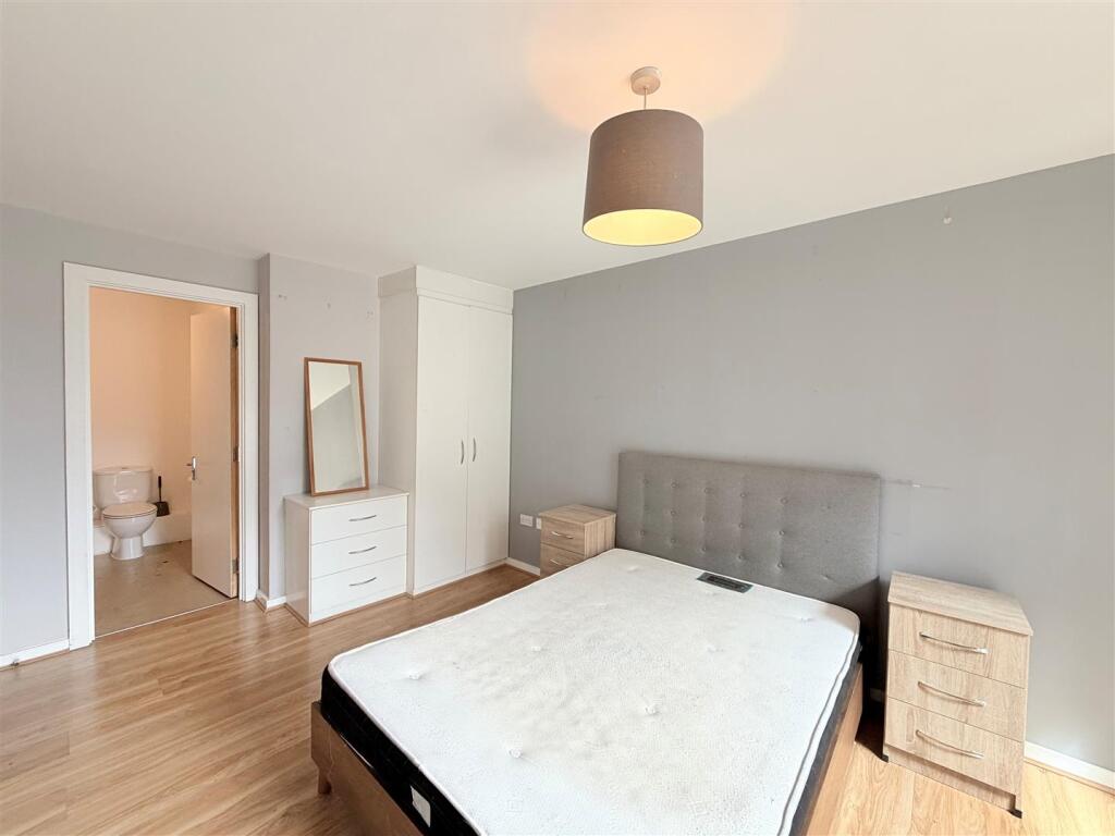 Apartment in Manchester - More