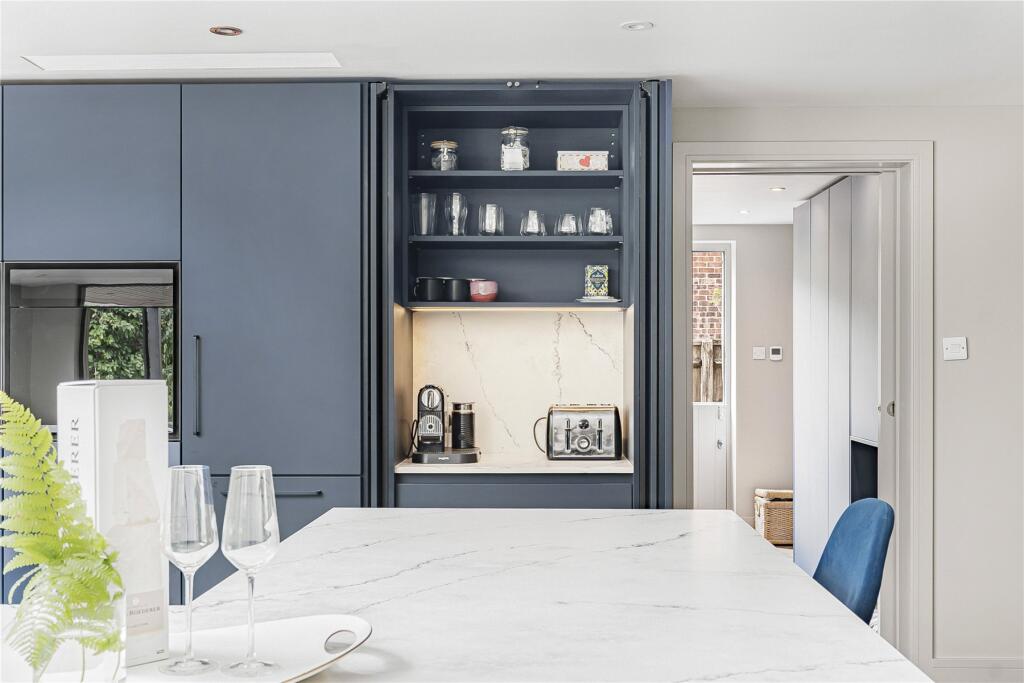 House in East Hampshire, Grayshott - View 5