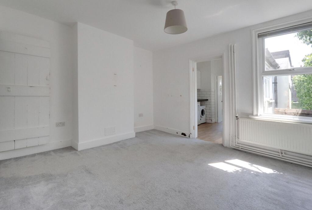 House in London, Waddon - View 3