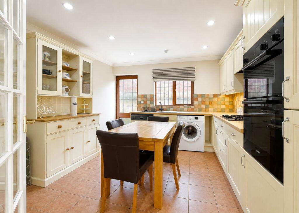 House in Bromsgrove, Wythall - View 3