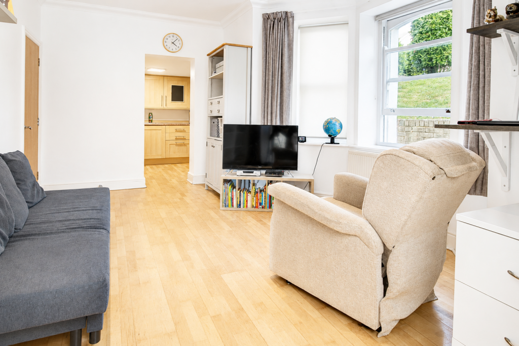 Upper Grosvenor Road, Tunbridge Wells, TN1 photo 2