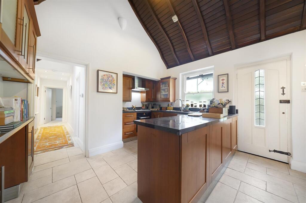 House in London - View 3