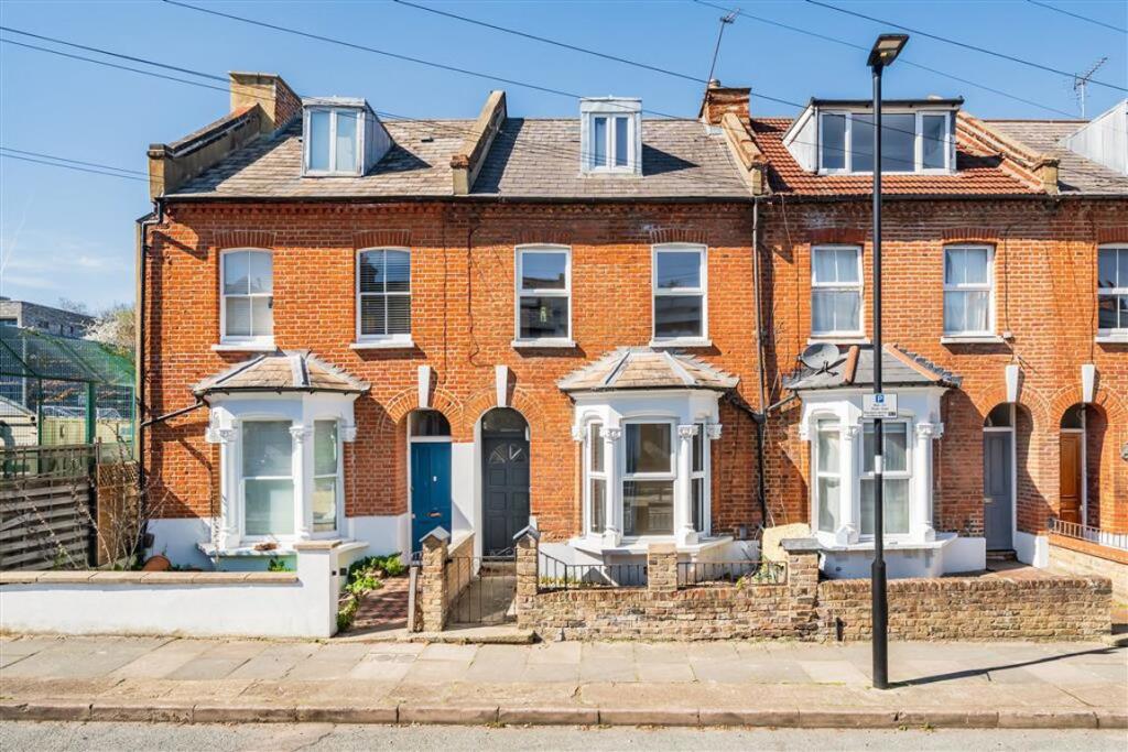 Main image of property: Calverley Grove, Upper Holloway