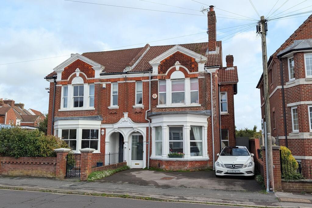 4-bed semi-detached on Grove Road, Fareham, £500,000