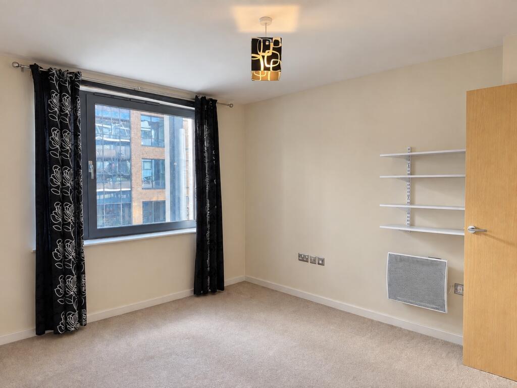 Apartment in Slough - More