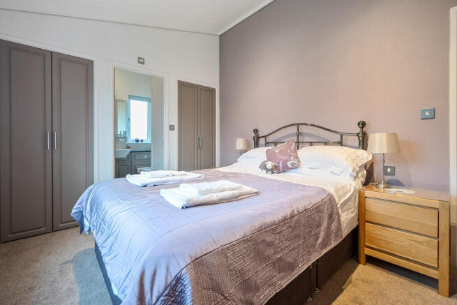 Calf How Bedroom ...