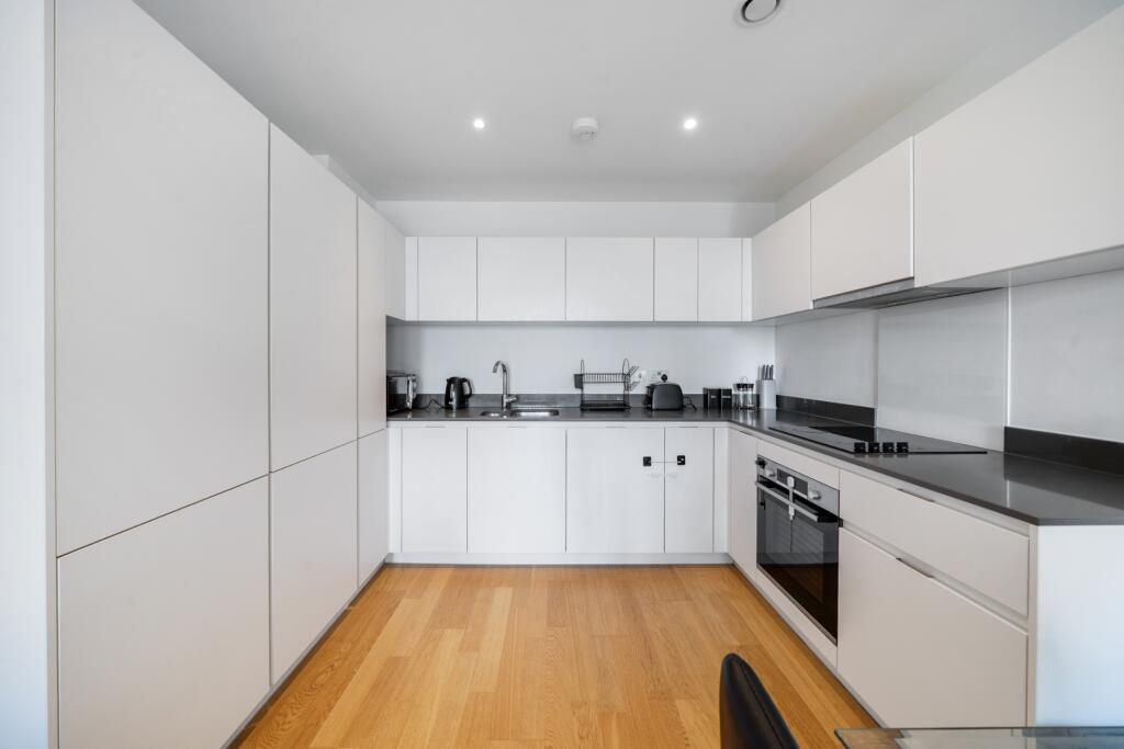 Apartment in Southall - More