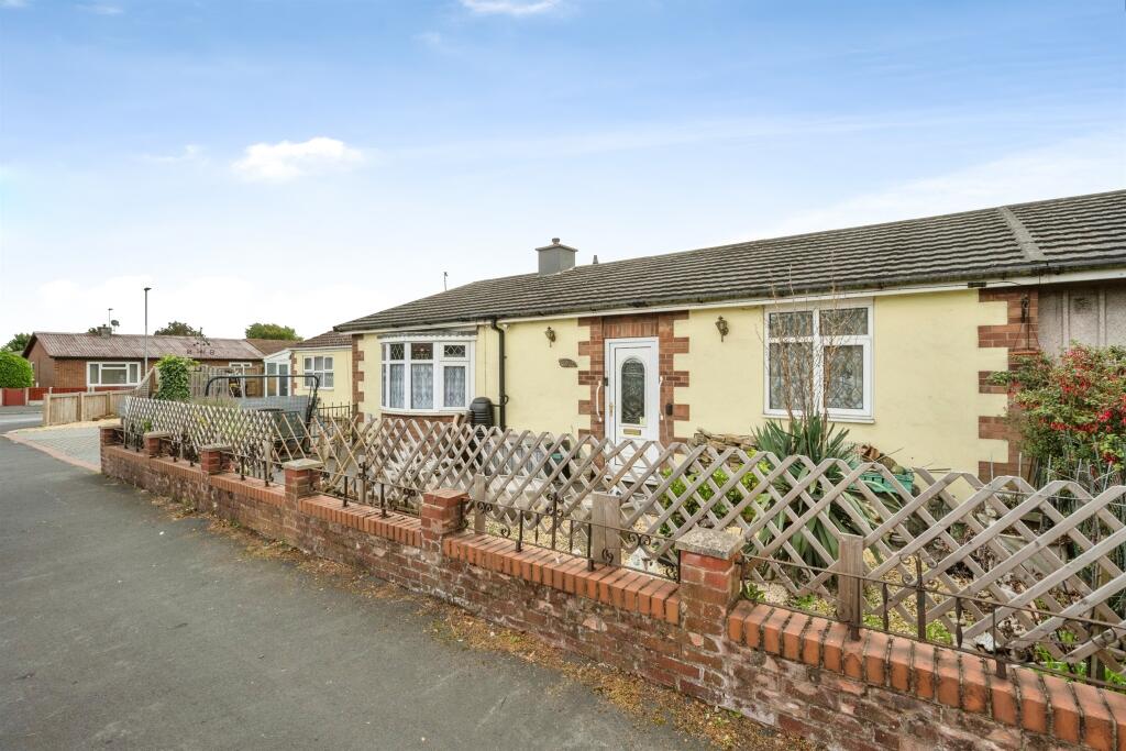 2-bed semi-detached on Derwent Road, Scunthorpe, £160,000
