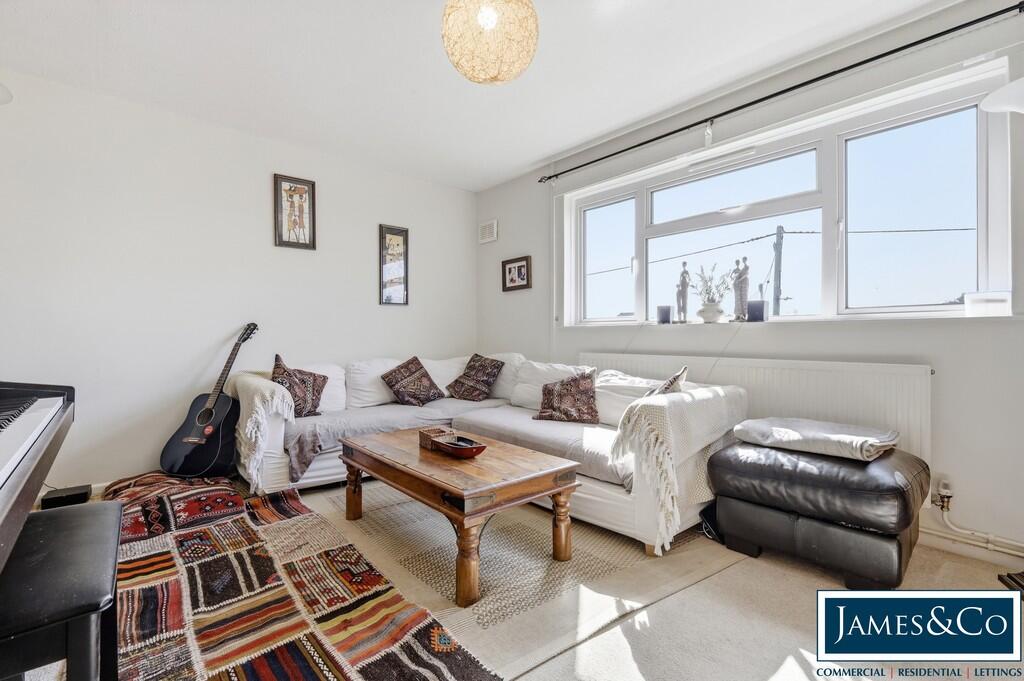 Apartment in Uttlesford, Felsted - View 2