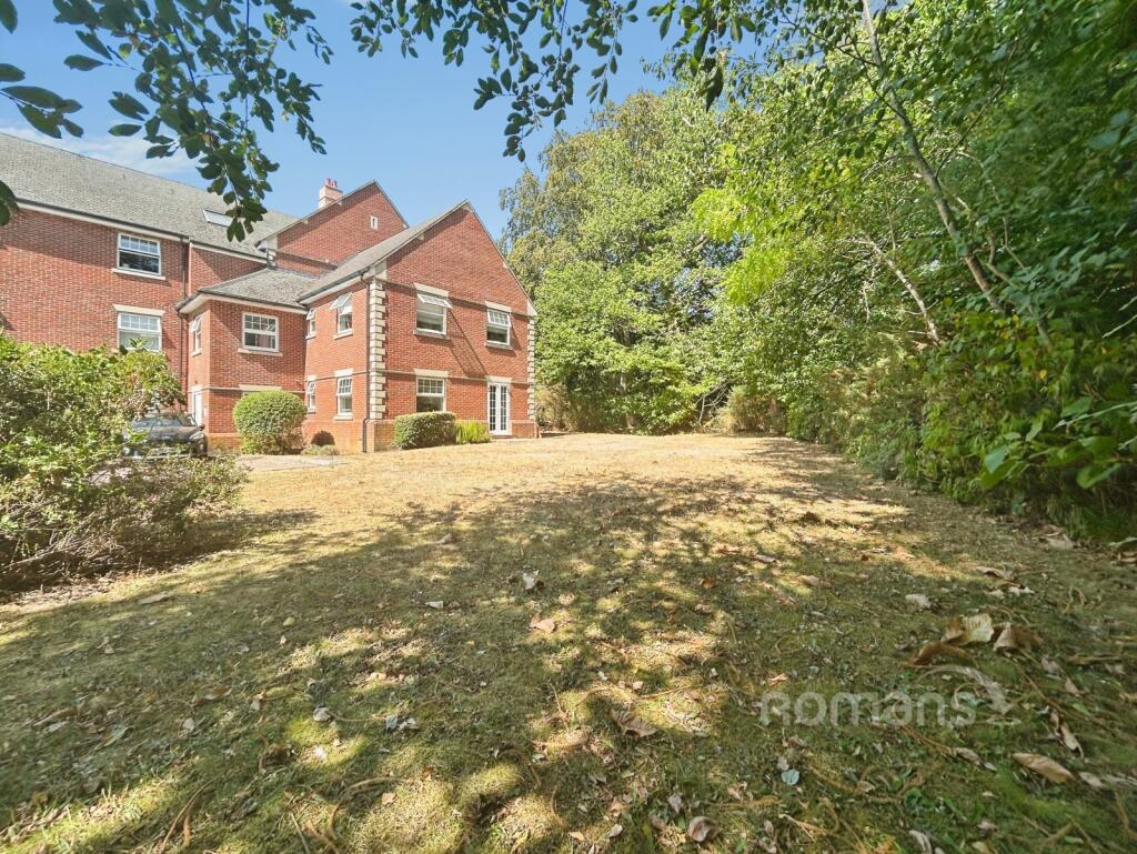 Apartment in Hart, Elvetham Heath - View 4