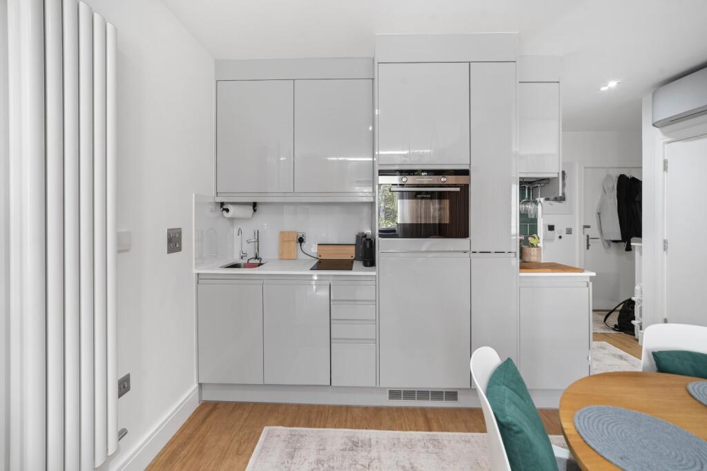 Apartment in London - View 5