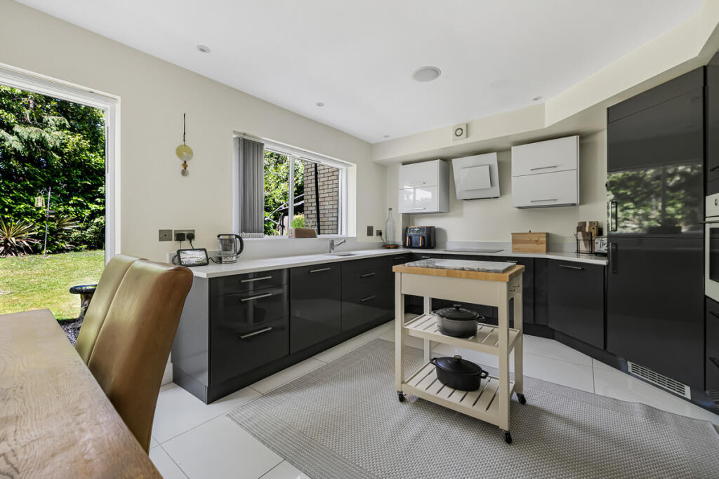 House in Tandridge, Caterham-on-the-Hill - View 3