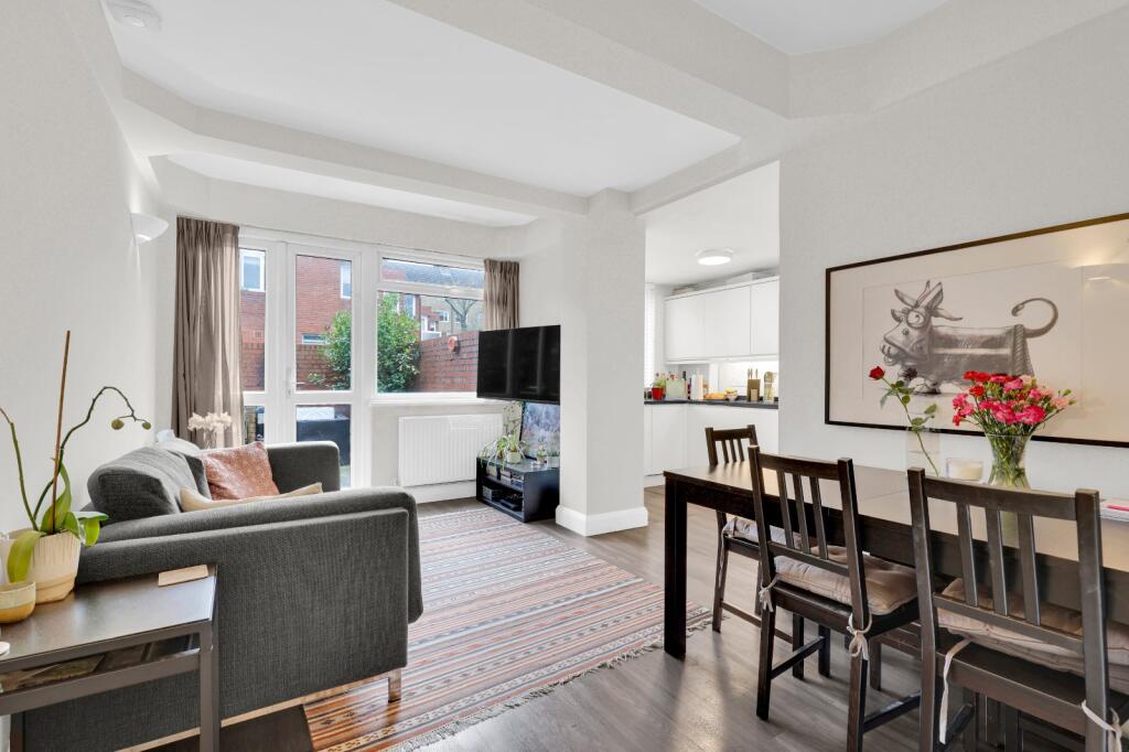 Main image of property: Windsor Court, 
20 Frogmore, SW18