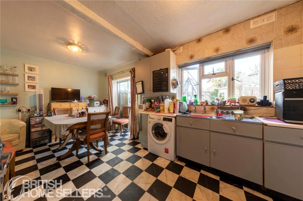 House in Sutton - View 2