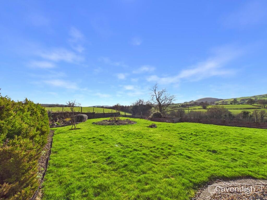 House in Mold, Llanarmon-Yn-Ial - More