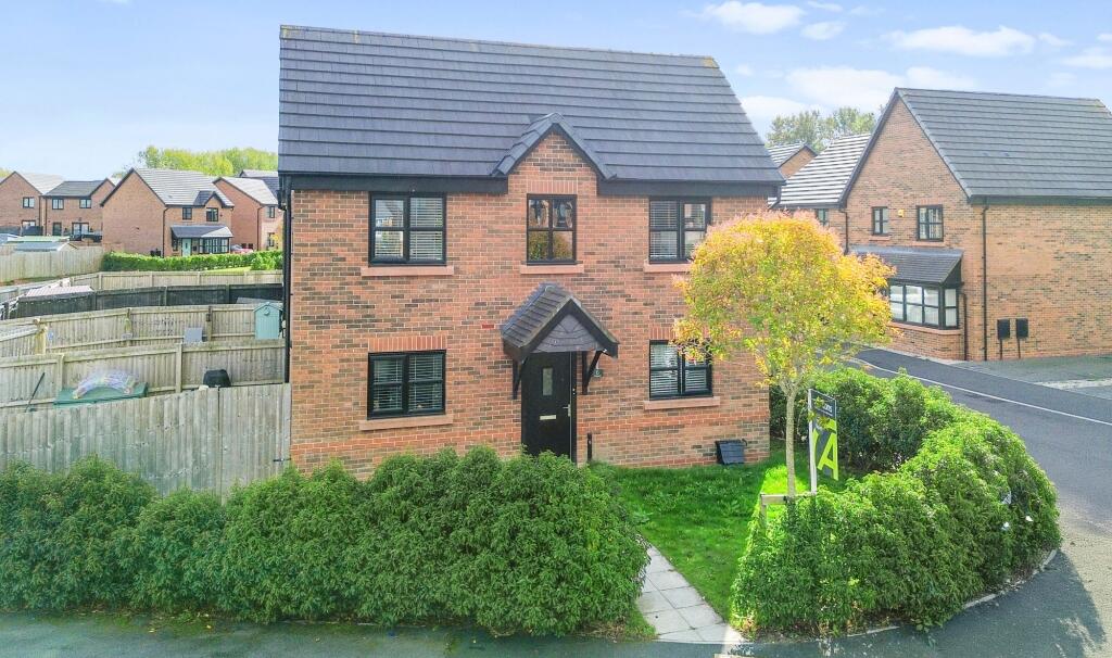 3-bed semi-detached on Hilldale, Ashton-In-Makerfield, WN4, £240,000