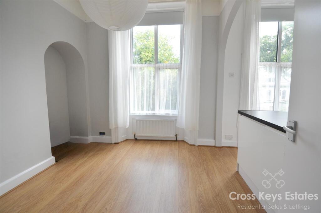 Apartment in Plymouth - View 5