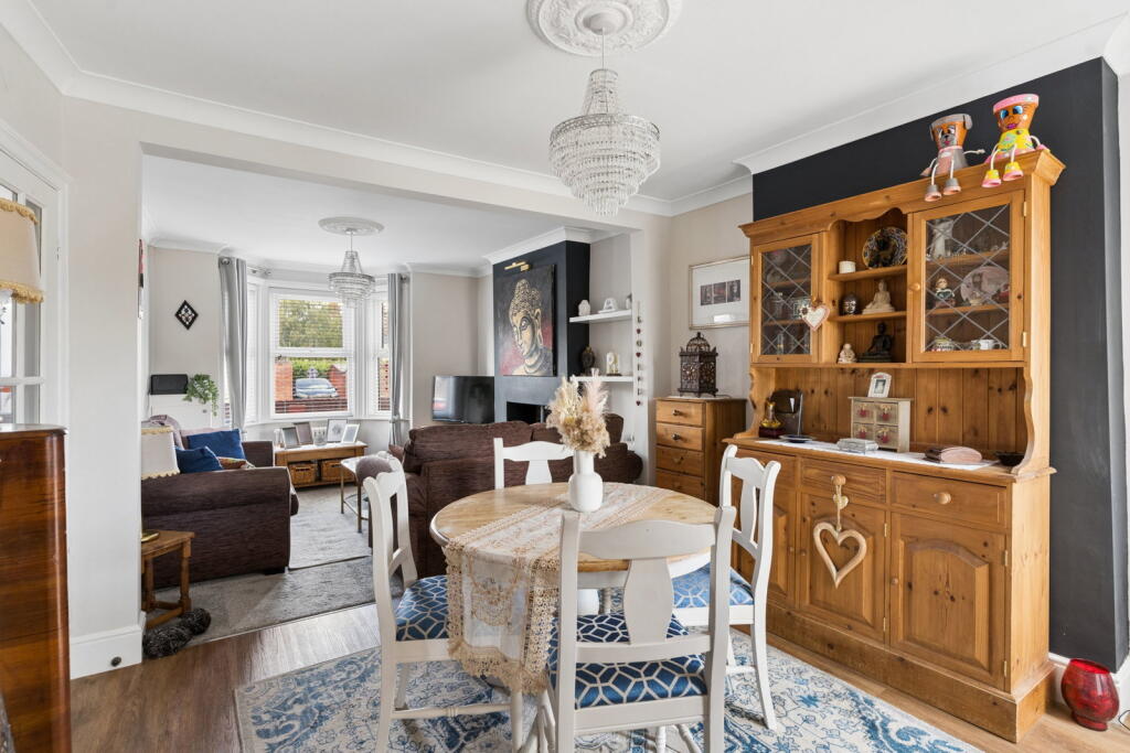 House in Dunstable, Central Bedfordshire - More