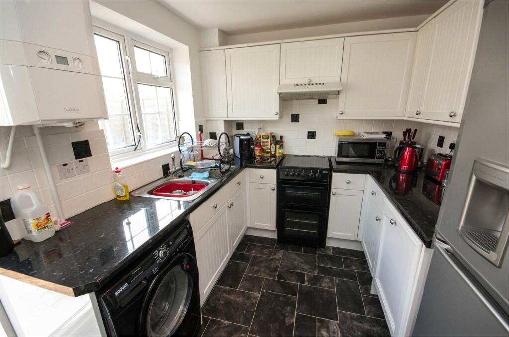 Thrush Close, Burghfield Common, Reading, RG7 photo 4