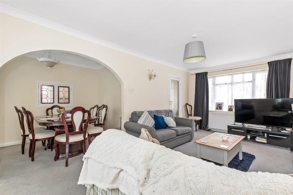 Mayes Close, Warlingham photo 4