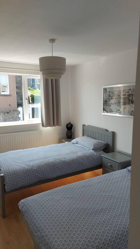 Bed 2.jpg