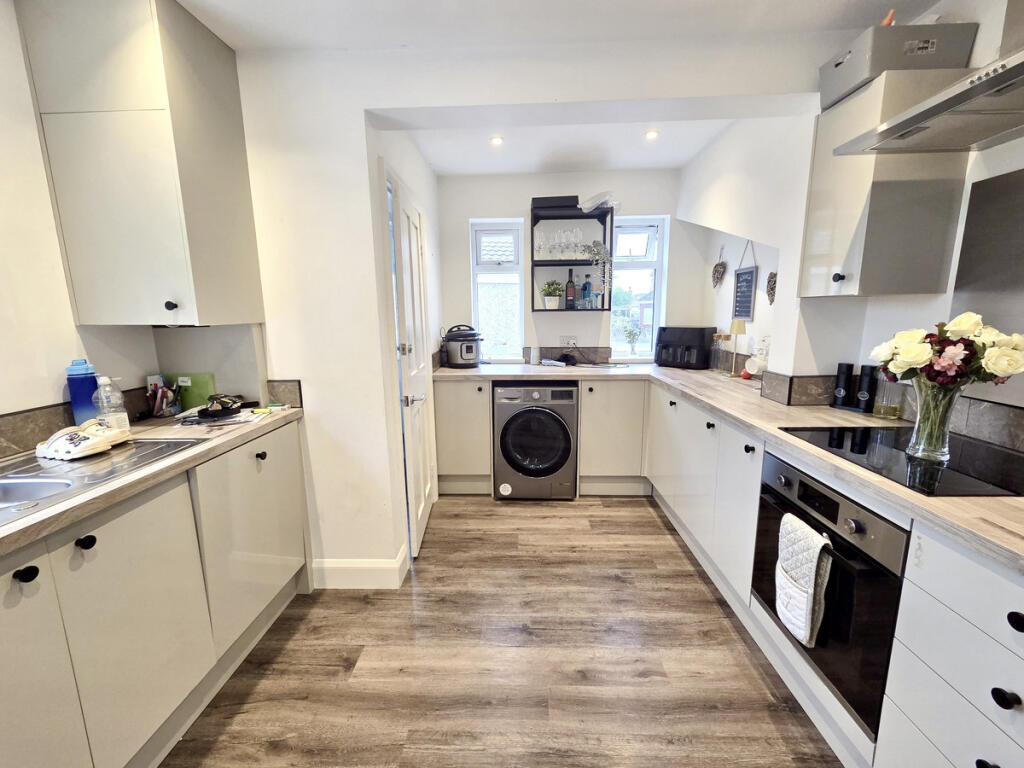 House in Newport - View 4