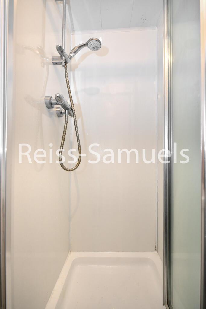 4 bedroom maisonette for rent