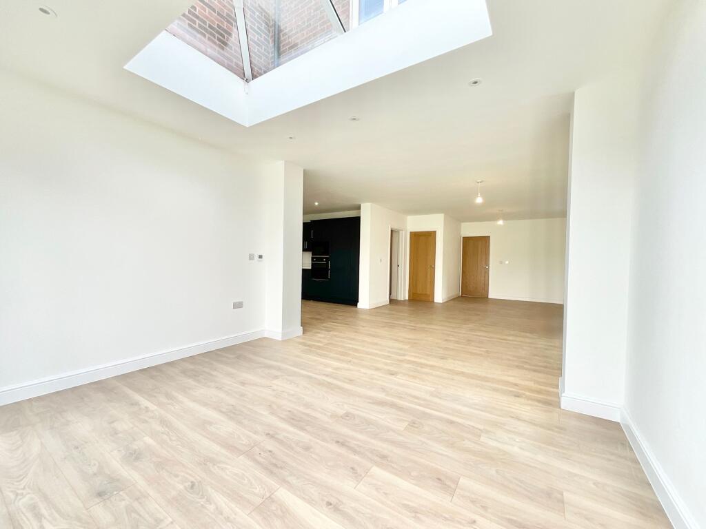 House in Stoke-on-Trent - More