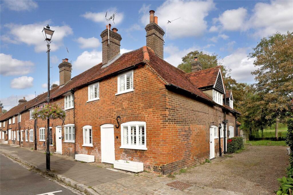 Main image of property: High Street, Amersham, Buckinghamshire, HP7