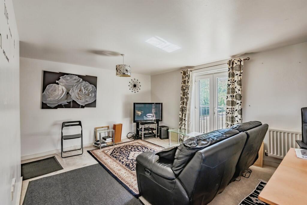 Apartment in Reigate and Banstead, Surrey - View 3