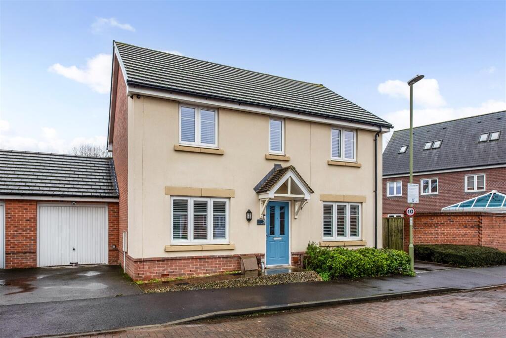 4-bed detached on Hirst Road, Drayton, £450,000