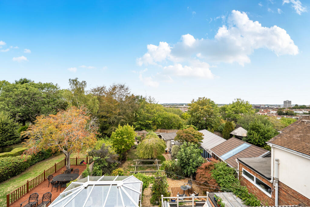 House in Swindon - View 4