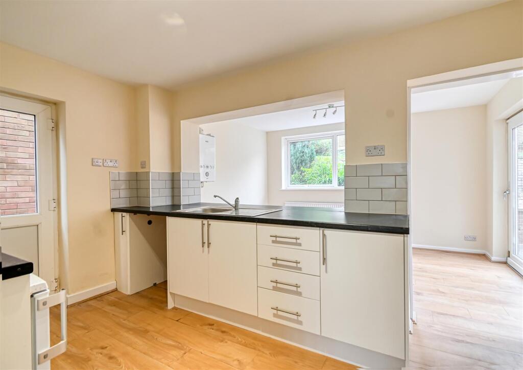 7 Stretton Close, Bridgnorth photo 2