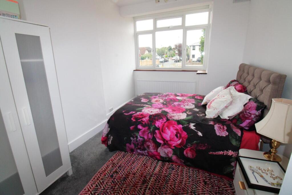 Westlands Avenue, Hornchurch, Essex photo 4