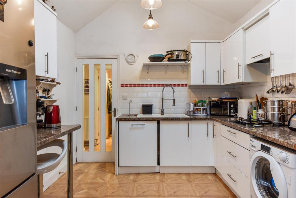 House in Chichester, Oving - More