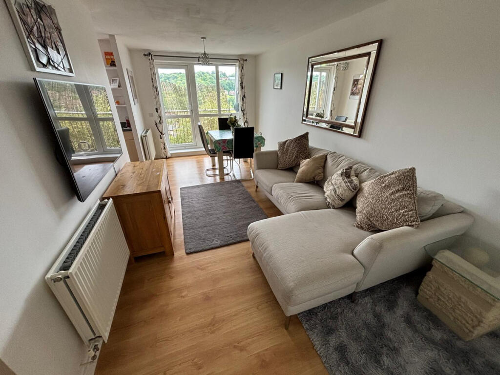 2-bed flat on St. Hughs Avenue, High Wycombe, HP13, £91,000