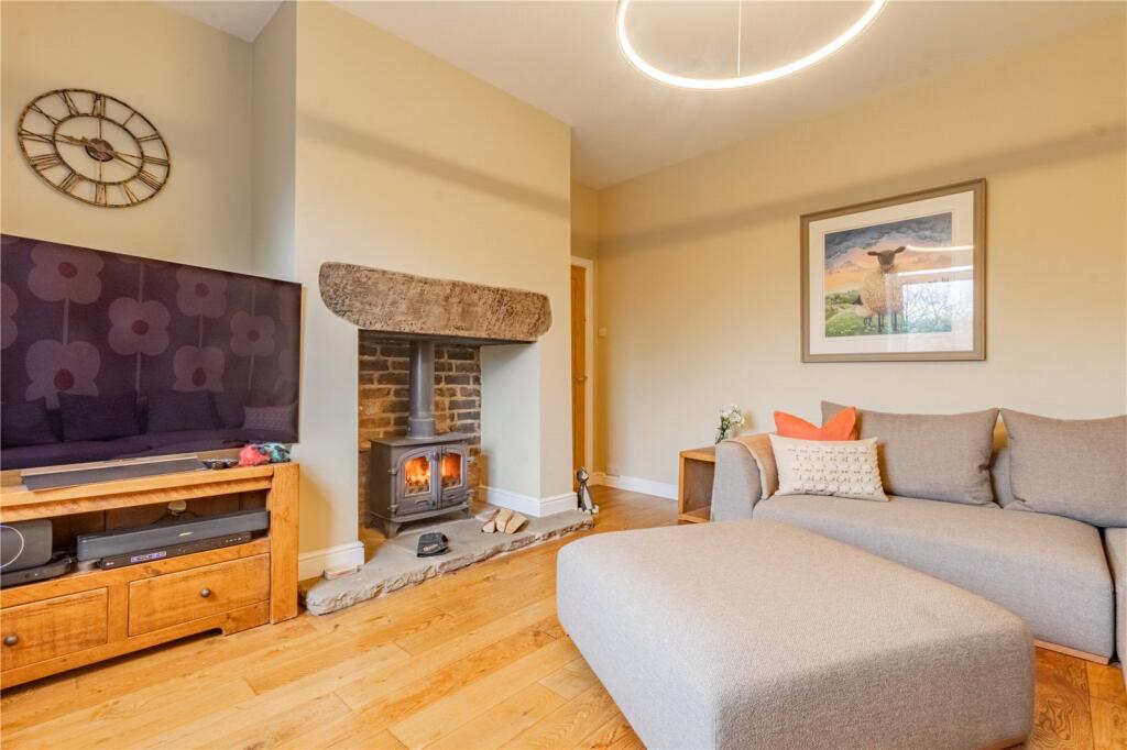 Edenfield Road, Norden, Rochdale, OL11 photo 2