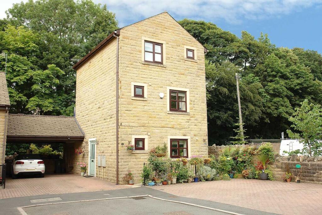 4-bed detached on Valley Mews, Greenfield, Saddleworth, £385,000