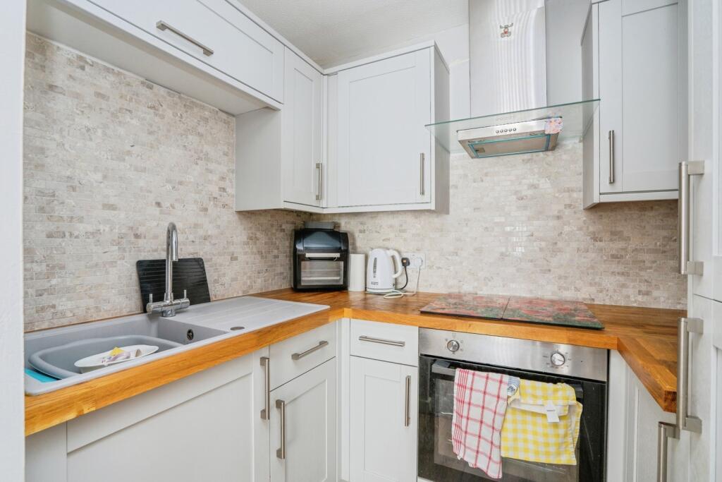 Hulbert Road, Waterlooville, Hampshire, PO7 - View 2